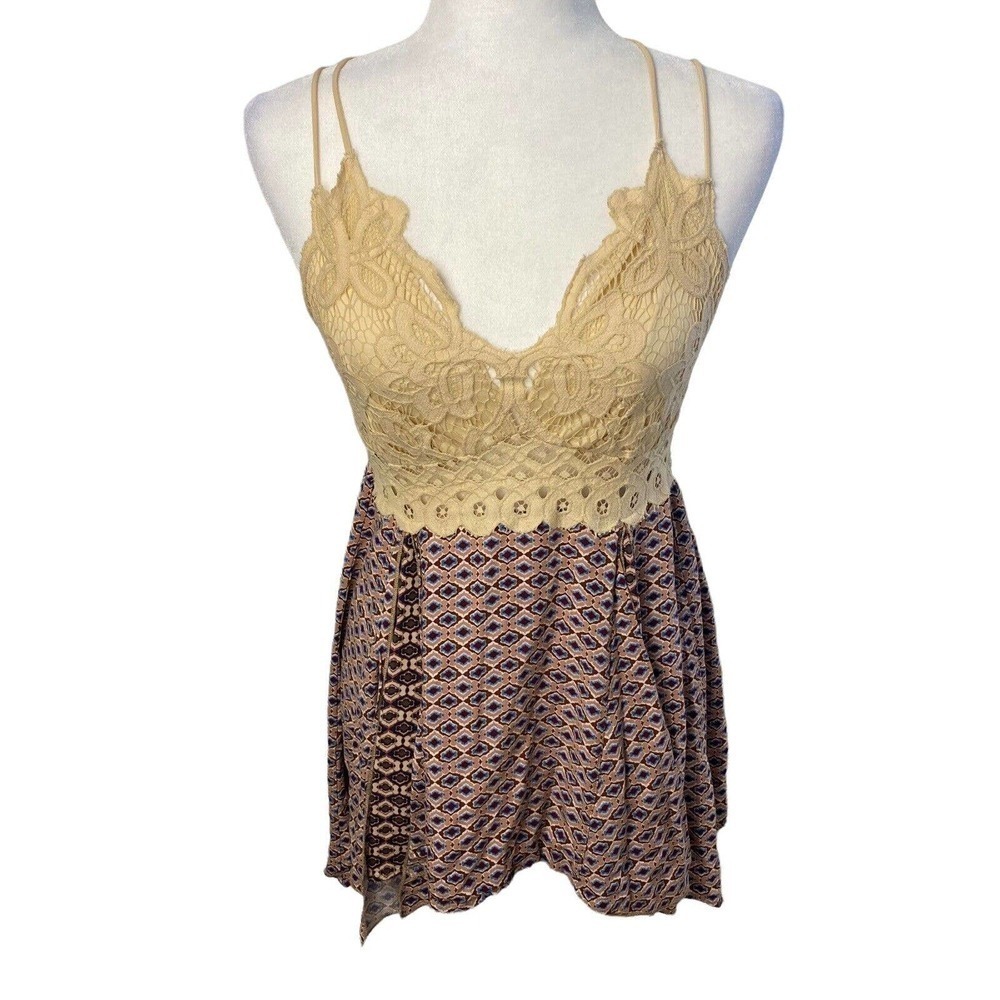 Gimmicks by BKE Women’s Flowing Lace Tank‎ Criss Cross Back Adjustable Small